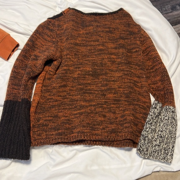 Sweater - Picture 3 of 3